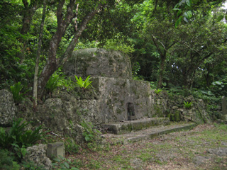 大城按司（うふぐすくあんじ）の墓 | 沖縄歴史探検
